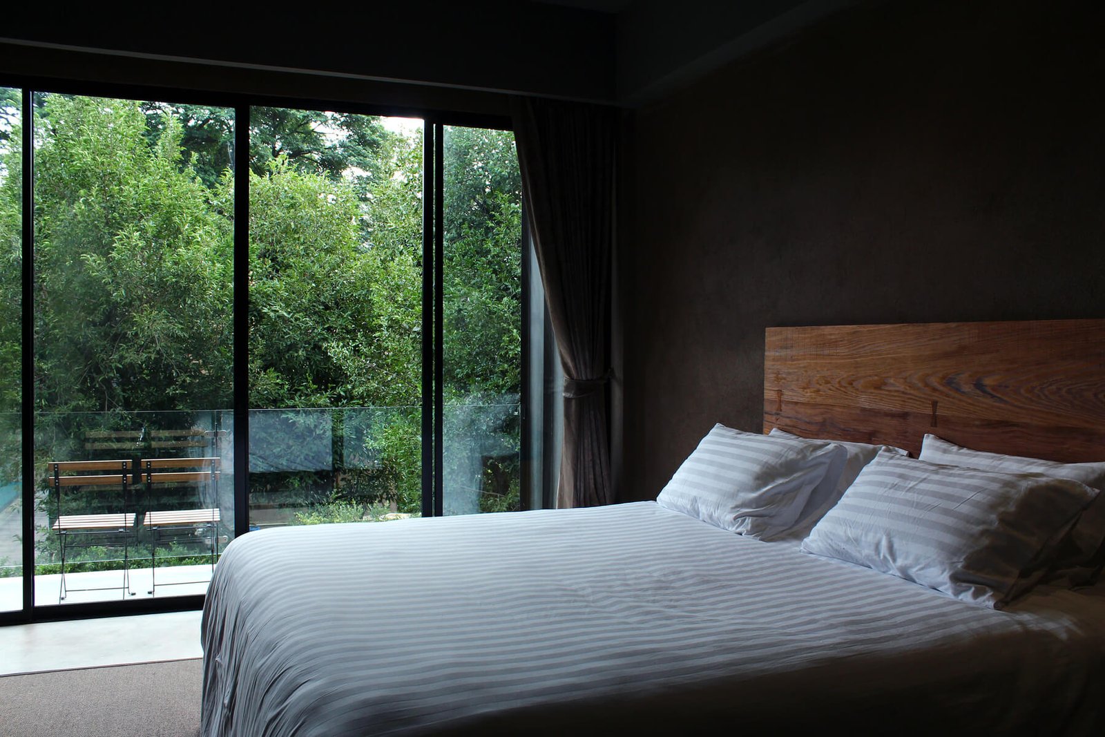 modern bedroom with nature view 2023 11 27 04 48 58 utc.jpg